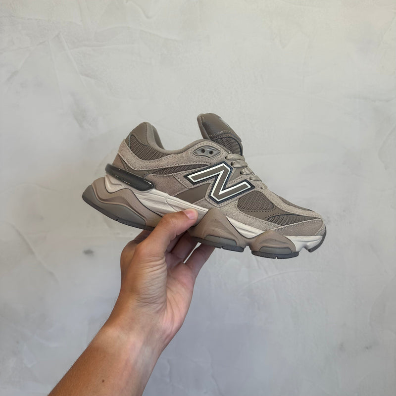 NeB 9060 Mushroom Timberwolf