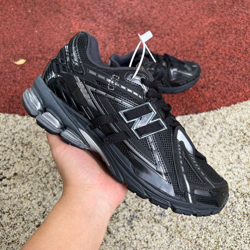 NeB 1906A Black