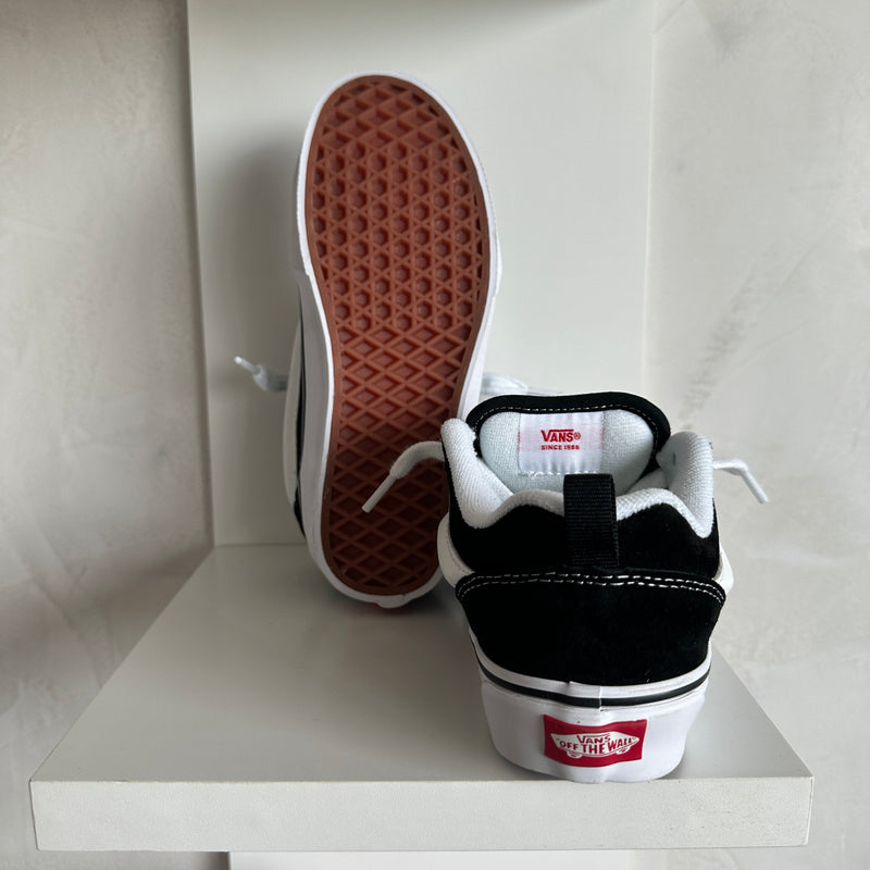 VS Knu Skool Black White