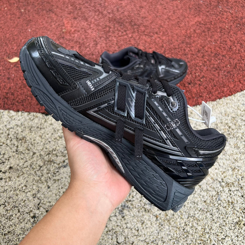 NeB 1906A Black
